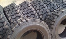 滑移式裝載機輪胎